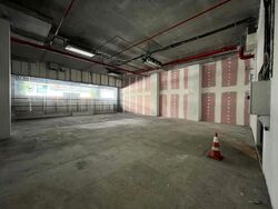 Middle Road (D7), Retail #554057921